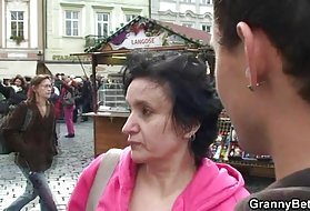 Vana vanaema, turismi, ja hüpped tema munn vanaema täispikk porno filme online