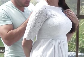 Vaata video porno kuradi kuum, küps moms imeda ja keppida noor kukk