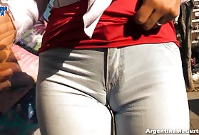 Suur cameltoe, nr. suure füüsilise tissid ei ole üllatav