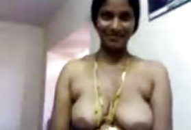Lõuna-india telugu daam, et näidata oma rindu, et tema klient rind näidata