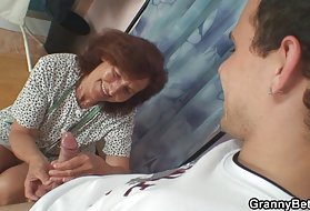 Ta on vana, sest poisid porn tubes