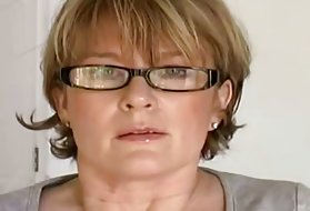 Narkootikumide tütar porno teeb oma teed (nonude masturbatsioon)