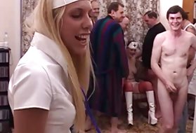 Rühma grandpas kuradi noorem blond orgasmi girls porn videos