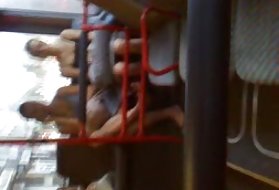Saksamaa ametiasutused upskirt tirkistelijä erinevad. bussipeatuse tüdrukud 6 tüdrukut